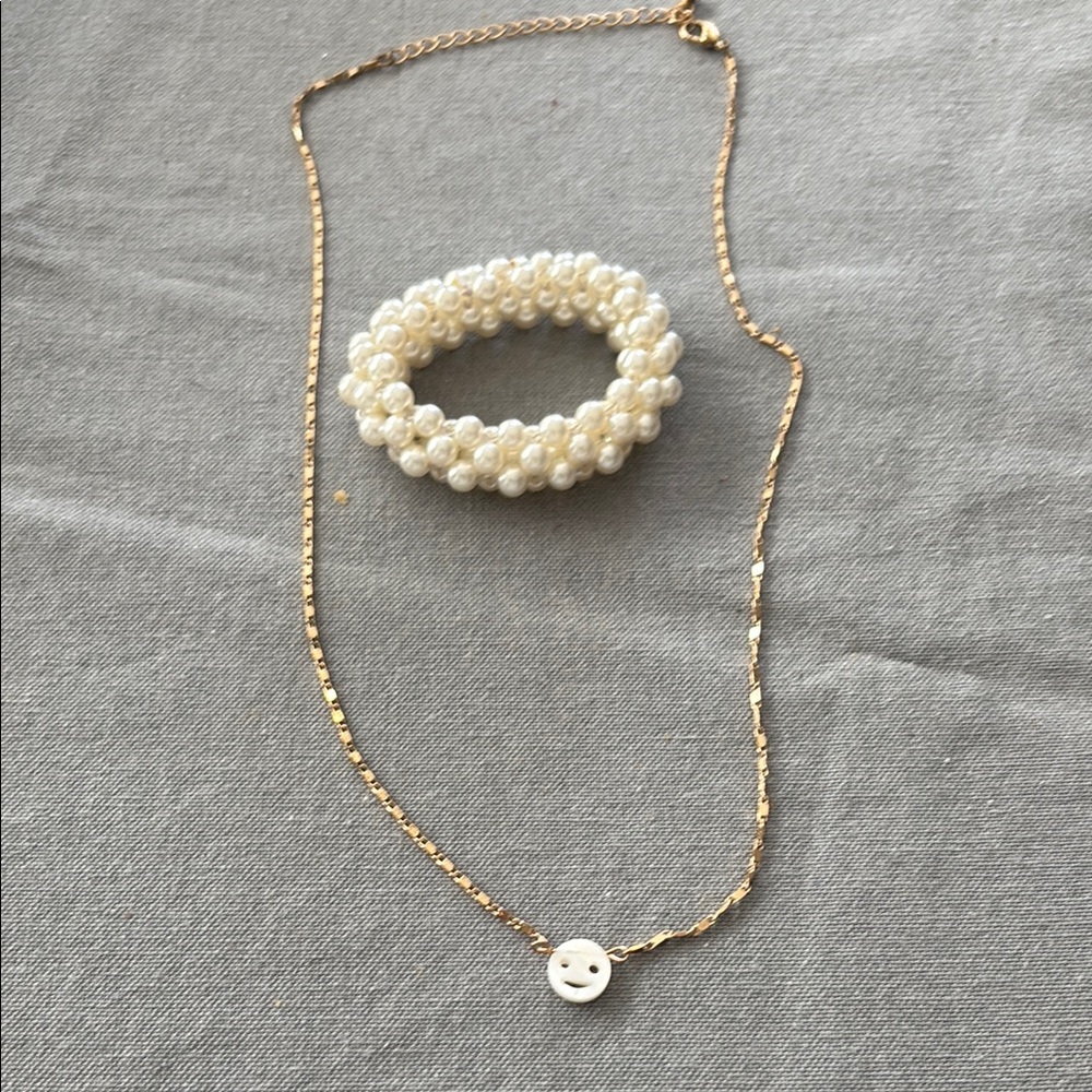 Elegant Gold and Cream Jewelry Set